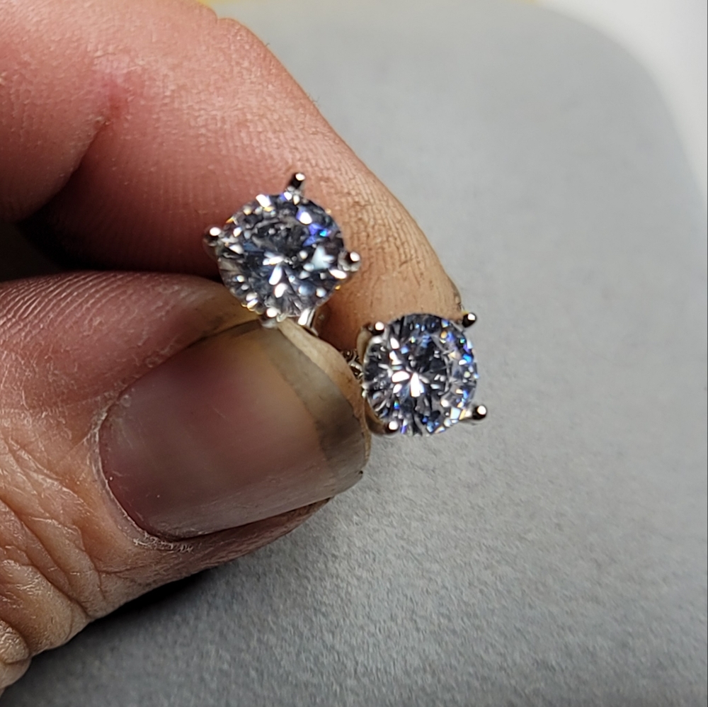 GORGEOUS 💎 2 Carat TCW Certified Moissanite Solitaire Earrings w/Paperwork - Picture 7 of 14